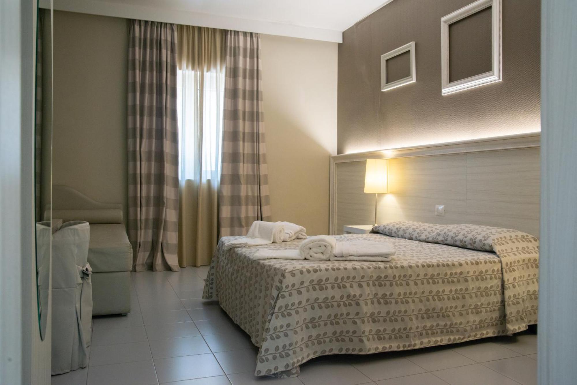 Hotel Degli Ulivi Ферандина Екстериор снимка